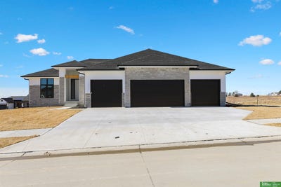 /international/us/5608-n-213th-street-elkhorn-ne-110107289482/