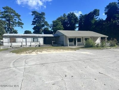 /international/us/684-nine-foot-road-newport-nc-110120531197/