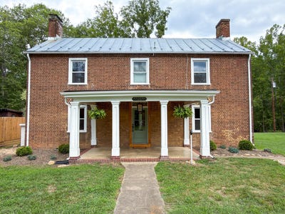 /international/us/541-s-river-buena-vista-va-110119632562/