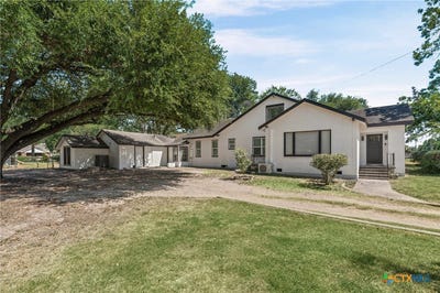 /international/us/1707-n-travis-avenue-cameron-tx-110119332963/