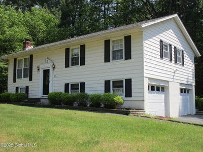/international/us/12-teakwood-drive-clifton-park-ny-110100899846/