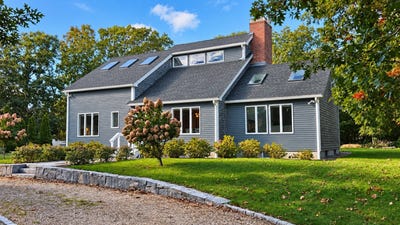 /international/us/9-sparrow-lane-edgartown-ma-110120536139/