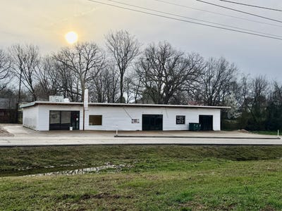 /international/us/403-n-elm-avenue-mountain-view-mo-110106271529/