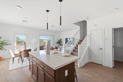 /international/us/8137-e-brown-road-mesa-az-110105509721/