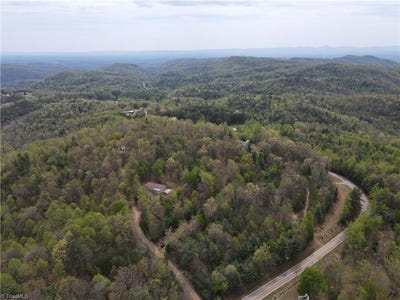 /international/us/5636-mertie-road-millers-creek-nc-110107308966/