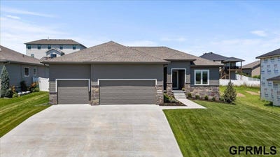 /international/us/18450-greenleaf-street-omaha-ne-110108547496/