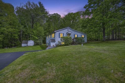 /international/us/112-main-street-candia-nh-110108490705/