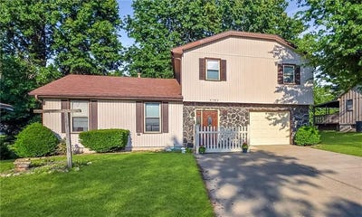 /international/us/2103-plum-street-higginsville-mo-110100185787/