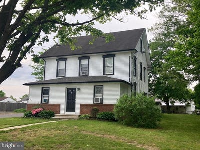 /international/us/104-market-place-glassboro-nj-110107884923/