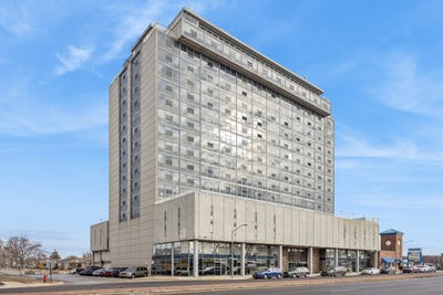 /international/us/elmwood-park-il-110108029568/