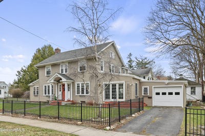 /international/us/133-pomeroy-ave-pittsfield-ma-110107440823/