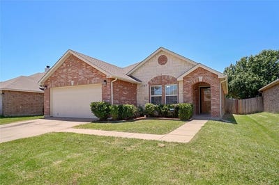 /international/us/813-crystal-drive-burleson-tx-110101143475/?lang=en