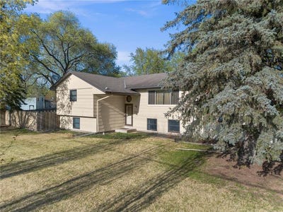 /international/us/11500-douglas-drive-n-champlin-mn-110107712035/