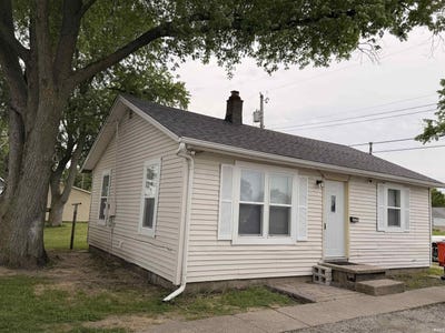 /international/us/509-1-2-walnut-street-monticello-in-110108174270/