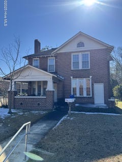 /international/us/1301-dickinson-avenue-greenville-nc-110106256950/