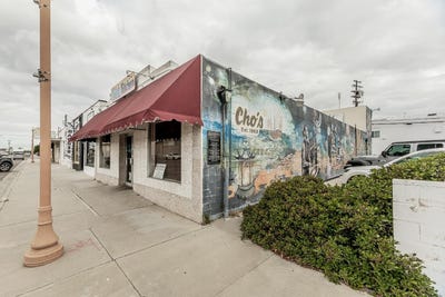 /international/us/2030-e-front-street-selma-ca-110107954261/