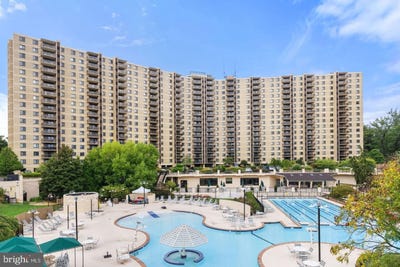 /international/us/307-yoakum-parkway-alexandria-va-110106925036/