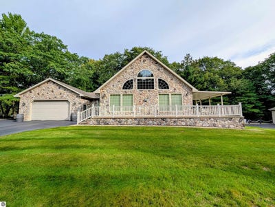 /international/us/5259-e-31st-street-au-gres-mi-110110362394/