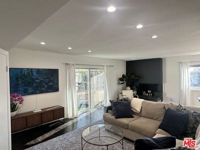 /international/us/451-s-barrington-ave-los-angeles-ca-110108130912/