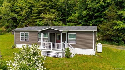 /international/us/559-lake-road-pine-plains-ny-110108582174/