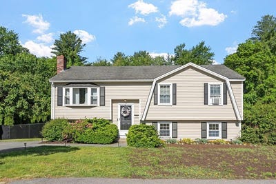 /international/us/104-freda-lane-lowell-ma-110108536610/