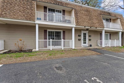 /international/us/4-deer-street-tilton-nh-110107801098/
