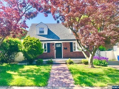 /international/us/21-blanche-court-dumont-nj-110108891465/