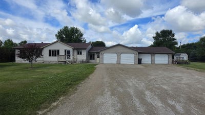 /international/us/12867-e-pleasant-valley-drive-aberdeen-sd-110109061979/