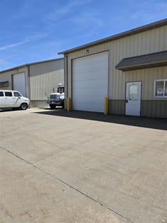 /international/us/411-greenfield-dr-tiffin-ia-110099367401/?lang=en