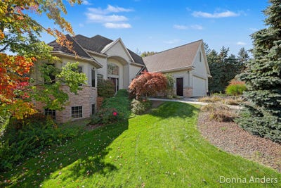 /international/us/6859-chandler-woods-drive-ne-belmont-mi-110120419153/