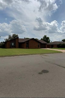 /international/us/518-sunset-drive-watonga-ok-110097630643/