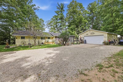 /international/us/3936-truesdale-street-newaygo-mi-110110165392/