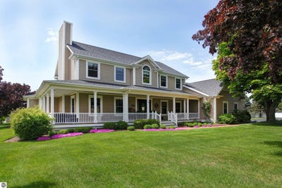 /international/us/10215-elk-lake-road-williamsburg-mi-110098652223/