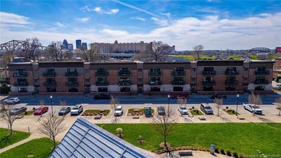 /international/us/210-mulberry-street-jeffersonville-in-110120560419/