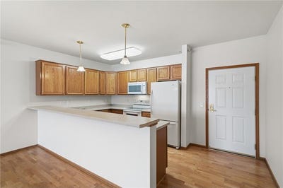 /international/us/8200-w-33rd-street-saint-louis-park-mn-110103989261/