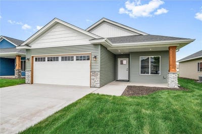 /international/us/25840-emerson-court-wyoming-mn-110099490323/