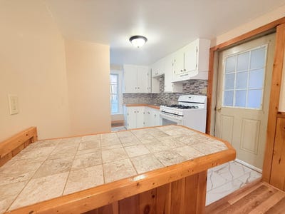 /international/us/60-high-street-claremont-nh-110120528533/