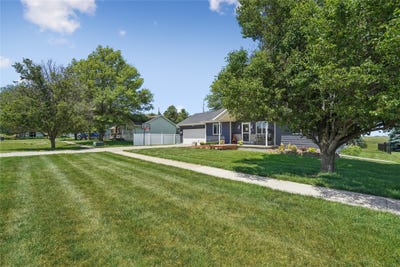 /international/us/310-1st-street-menlo-ia-110108552927/