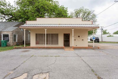 /international/us/203-n-avenue-d-burkburnett-tx-110107316363/