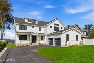 /international/us/64-locust-avenue-red-bank-nj-110120528355/