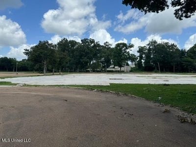 /international/us/129-jeff-davis-boulevard-natchez-ms-110108163993/