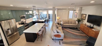 /international/us/1024-e-frye-road-phoenix-az-110108637047/