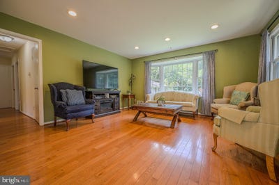 /international/us/2893-chalet-court-woodbridge-va-110101239785/