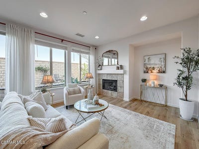/international/us/6838-simmons-way-moorpark-ca-110108604265/