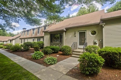 /international/us/419-southwick-rd-westfield-ma-110108962142/