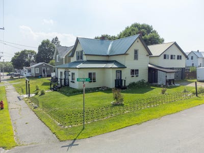 /international/us/10-spruce-street-east-millinocket-me-110100983134/
