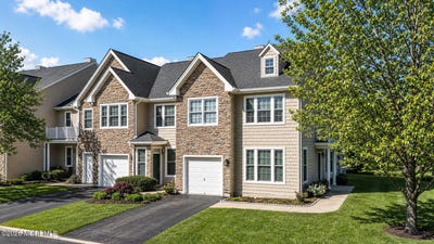 /international/us/19-amber-drive-old-bridge-nj-110107991471/