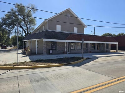 /international/us/910-derby-street-pekin-il-110102580629/