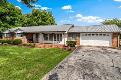 /international/us/826-meadowbrook-drive-king-nc-110100995210/