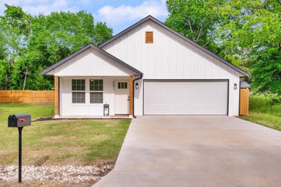 /international/us/801-4th-street-cooper-tx-110107568322/
